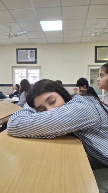 Reel: Bs koi mujhe subah call krke utha de.. attendance thik krni h🥲
 #university #attendance #examination #ReelItFeelIt #reels #foryoupage #expl
