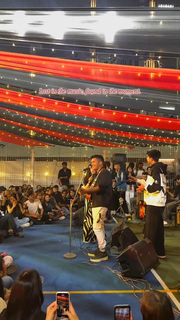 Reel: Lost in the music, found in the moment. 🎶🔥 #jammingsesh #jamming
@backstagesiblings
@thebhawanipurcollege 
.
#reels #instagram #instagramr